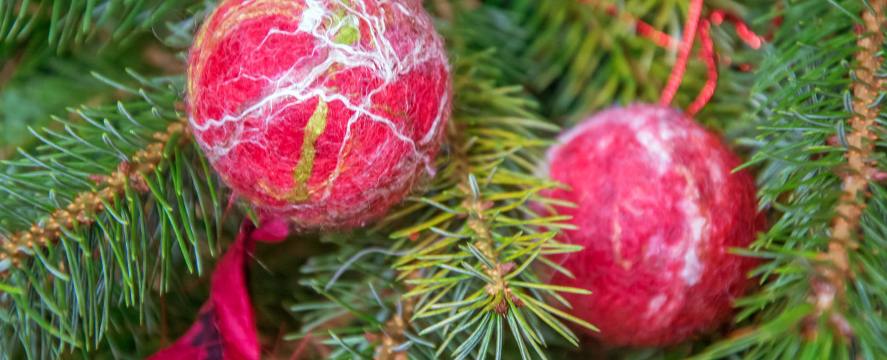 Kerstballen van wol maken ? Ja, dat kan!