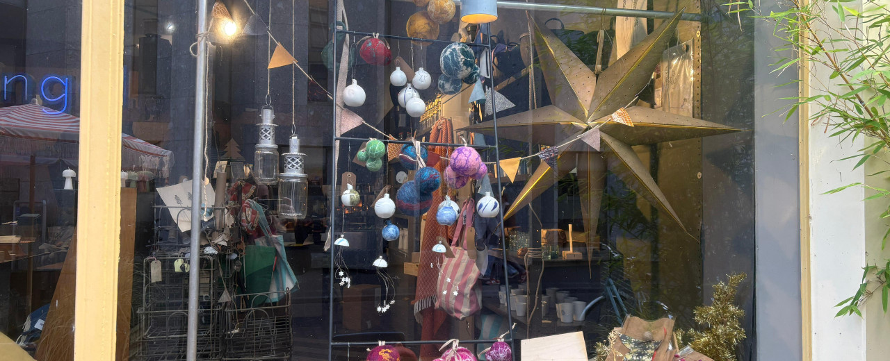 Gevilte kerstballen bij 'Engel Winkelcafe'