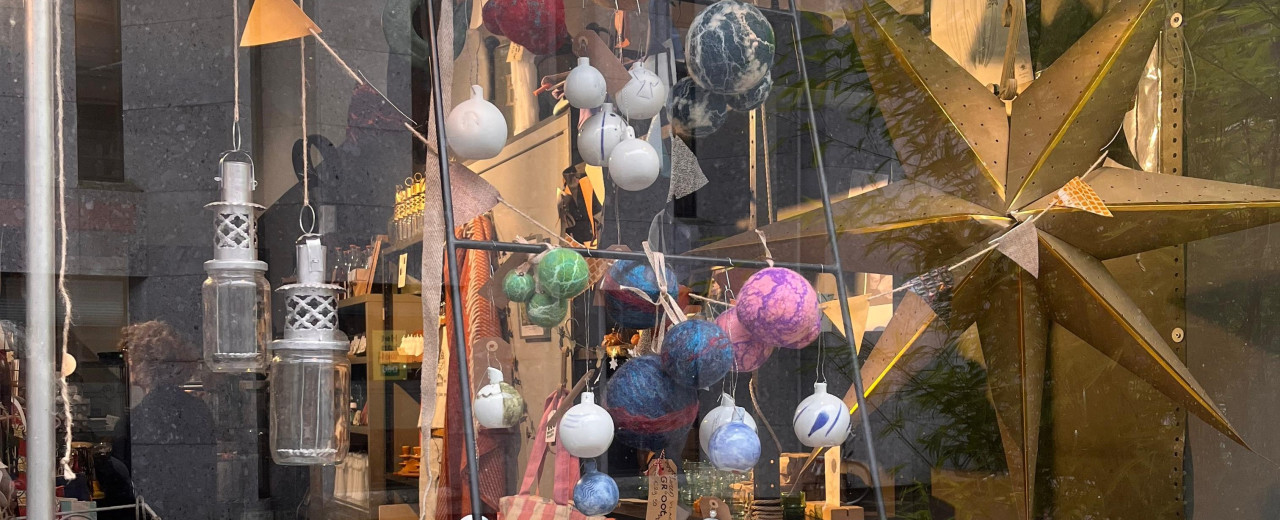 Gevilte kerstballen bij 'Engel Winkelcafe'