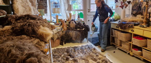 "Grassprieten" een bijzonder groot kunstwerk van wol!